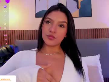 nicolleeevanss